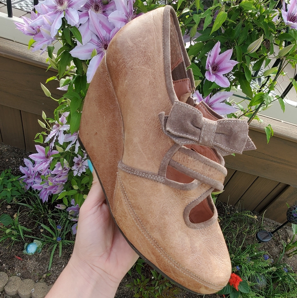 Miss Albright Retro Leather Wedges